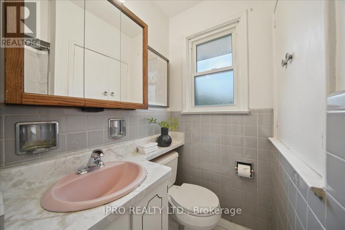 34 Appledale Road, Toronto, Ontario  M9B 5G4 - Photo 17 - W12203992