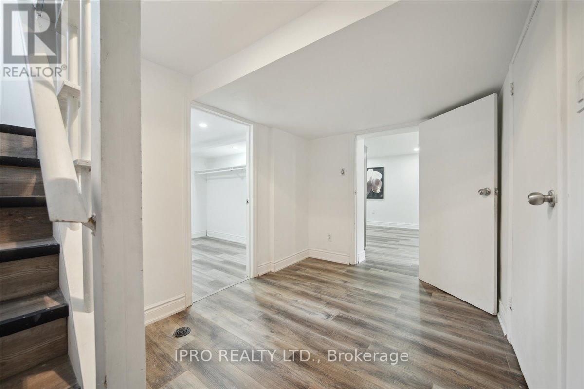 34 Appledale Road, Toronto, Ontario  M9B 5G4 - Photo 20 - W12203992