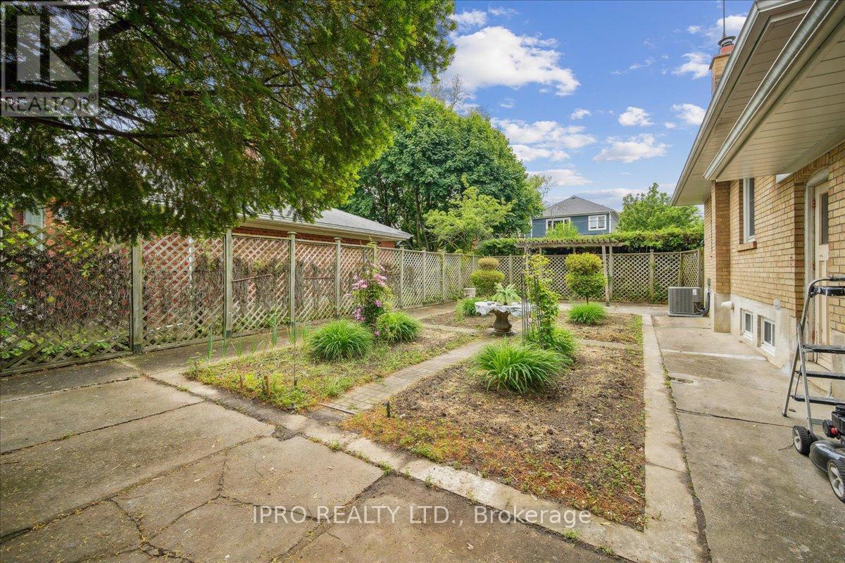 34 Appledale Road, Toronto, Ontario  M9B 5G4 - Photo 28 - W12203992