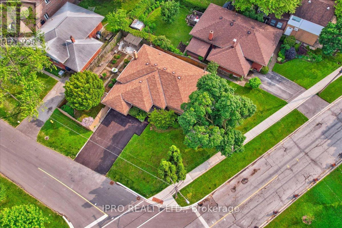 34 Appledale Road, Toronto, Ontario  M9B 5G4 - Photo 3 - W12203992