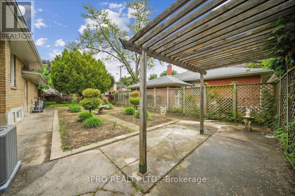 34 Appledale Road, Toronto, Ontario  M9B 5G4 - Photo 31 - W12203992