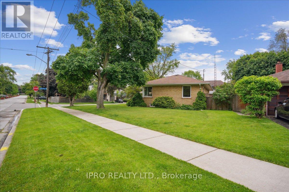 34 Appledale Road, Toronto, Ontario  M9B 5G4 - Photo 32 - W12203992