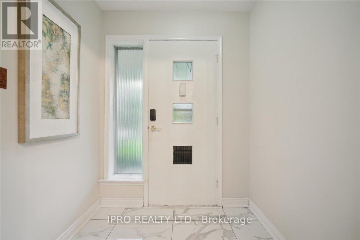 34 Appledale Road, Toronto, Ontario  M9B 5G4 - Photo 6 - W12203992
