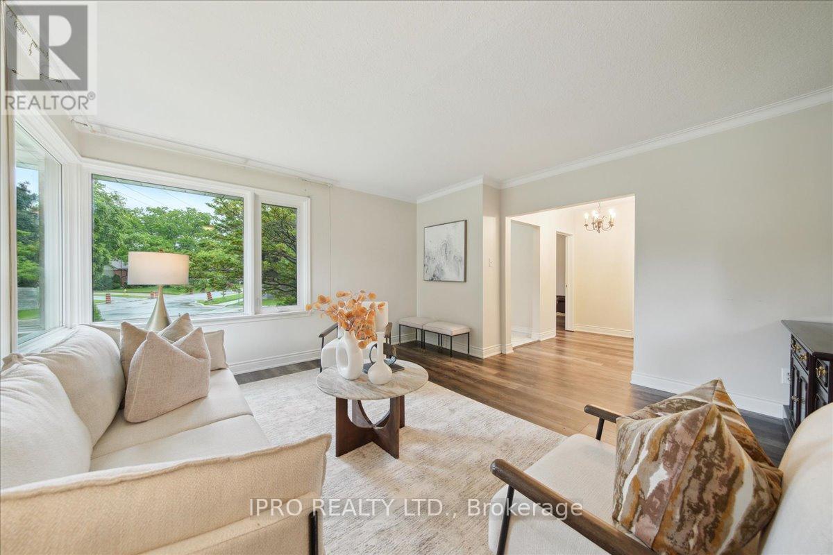 34 Appledale Road, Toronto, Ontario  M9B 5G4 - Photo 7 - W12203992