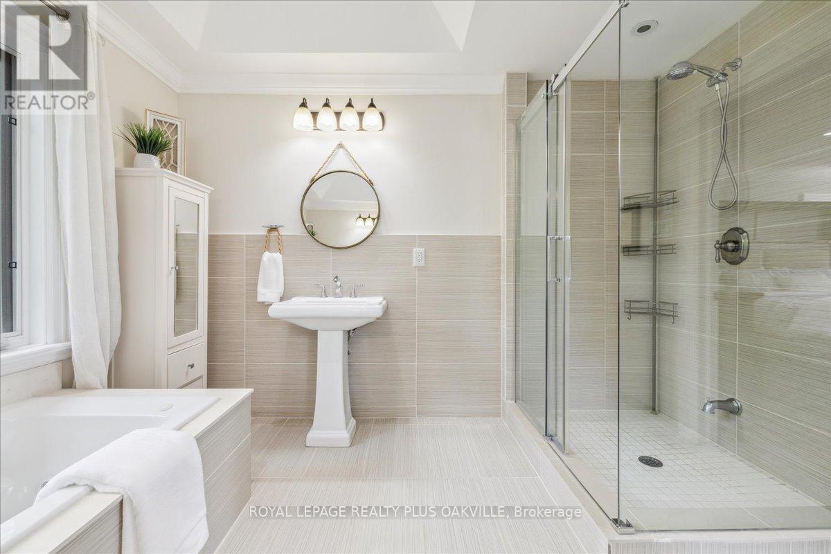 621 North Shore Boulevard E, Burlington, Ontario  L7T 1X4 - Photo 32 - W12203993