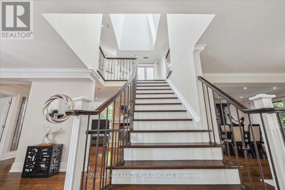 621 North Shore Boulevard E, Burlington, Ontario  L7T 1X4 - Photo 5 - W12203993