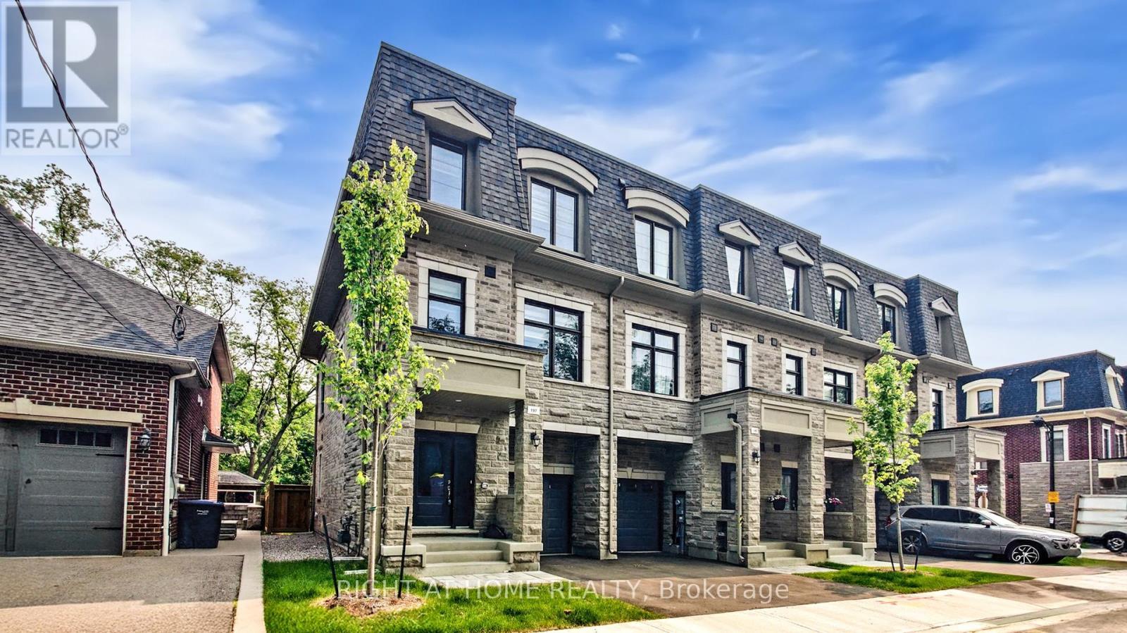 197 Wyndham Street, Mississauga, Ontario  L5M 2S5 - Photo 1 - W12203995