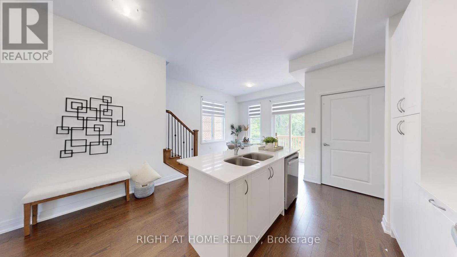 197 Wyndham Street, Mississauga, Ontario  L5M 2S5 - Photo 16 - W12203995