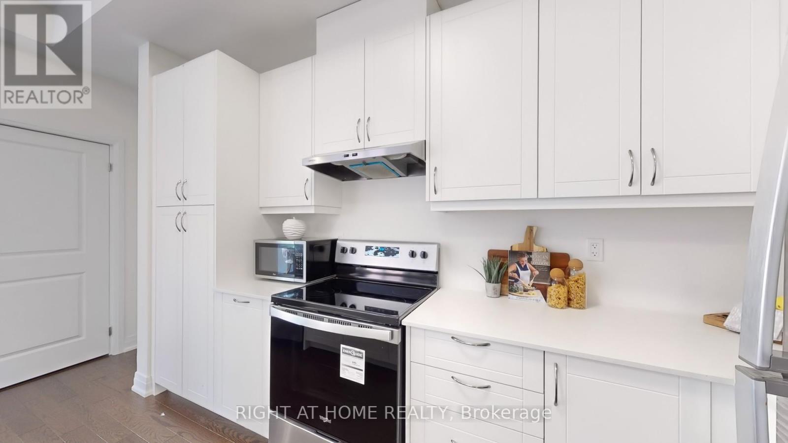 197 Wyndham Street, Mississauga, Ontario  L5M 2S5 - Photo 17 - W12203995