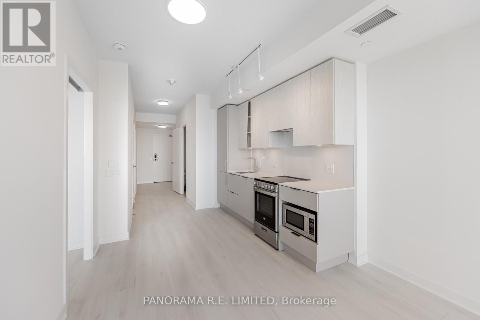 3112 - 3900 Confederation Parkway, Mississauga, Ontario  L5B 0M3 - Photo 2 - W12204006