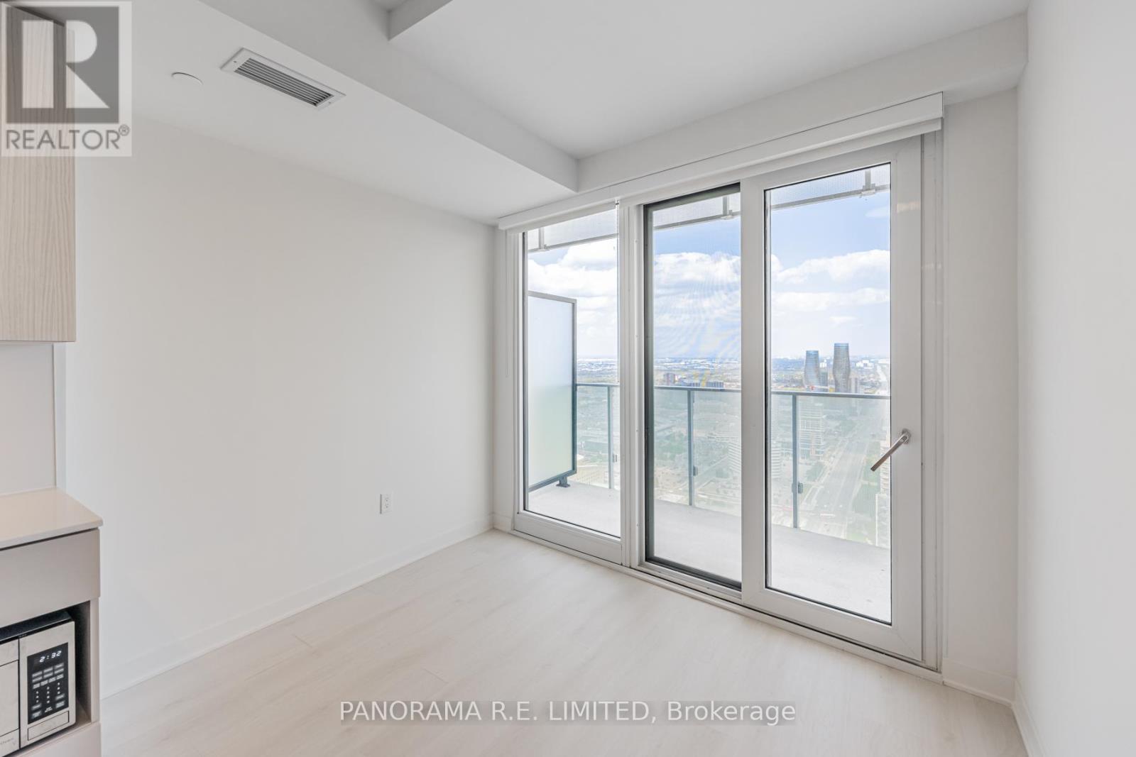 3112 - 3900 Confederation Parkway, Mississauga, Ontario  L5B 0M3 - Photo 4 - W12204006