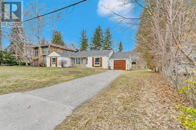17 Ben Machree Drive, Mississauga, Ontario  L5H 2S2 - Photo 5 - W12204008