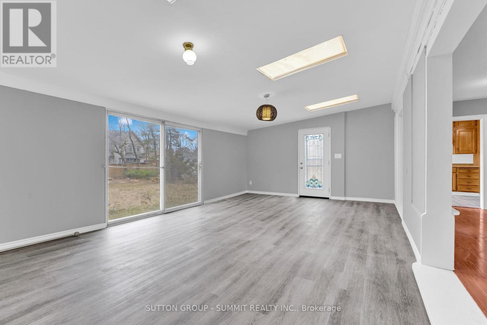 17 Ben Machree Drive, Mississauga, Ontario  L5H 2S2 - Photo 7 - W12204008
