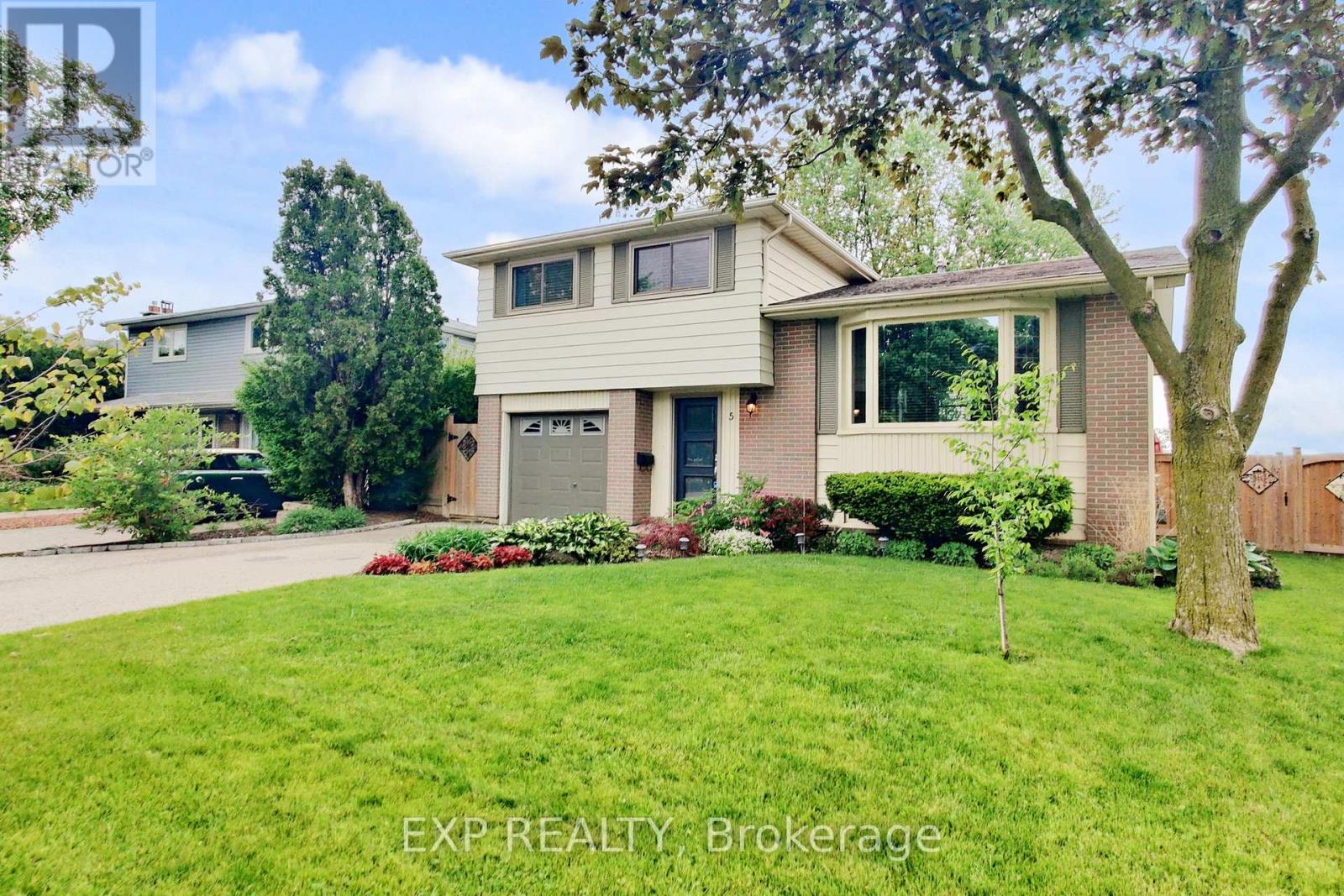 5 LOCKTON CRESCENT, Brampton, Ontario