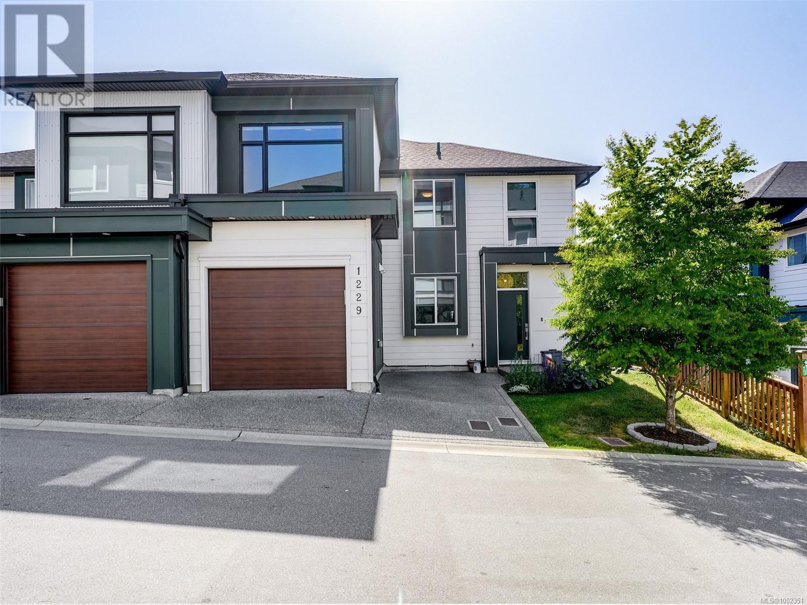 Property at 1229 Solstice Cres image 1