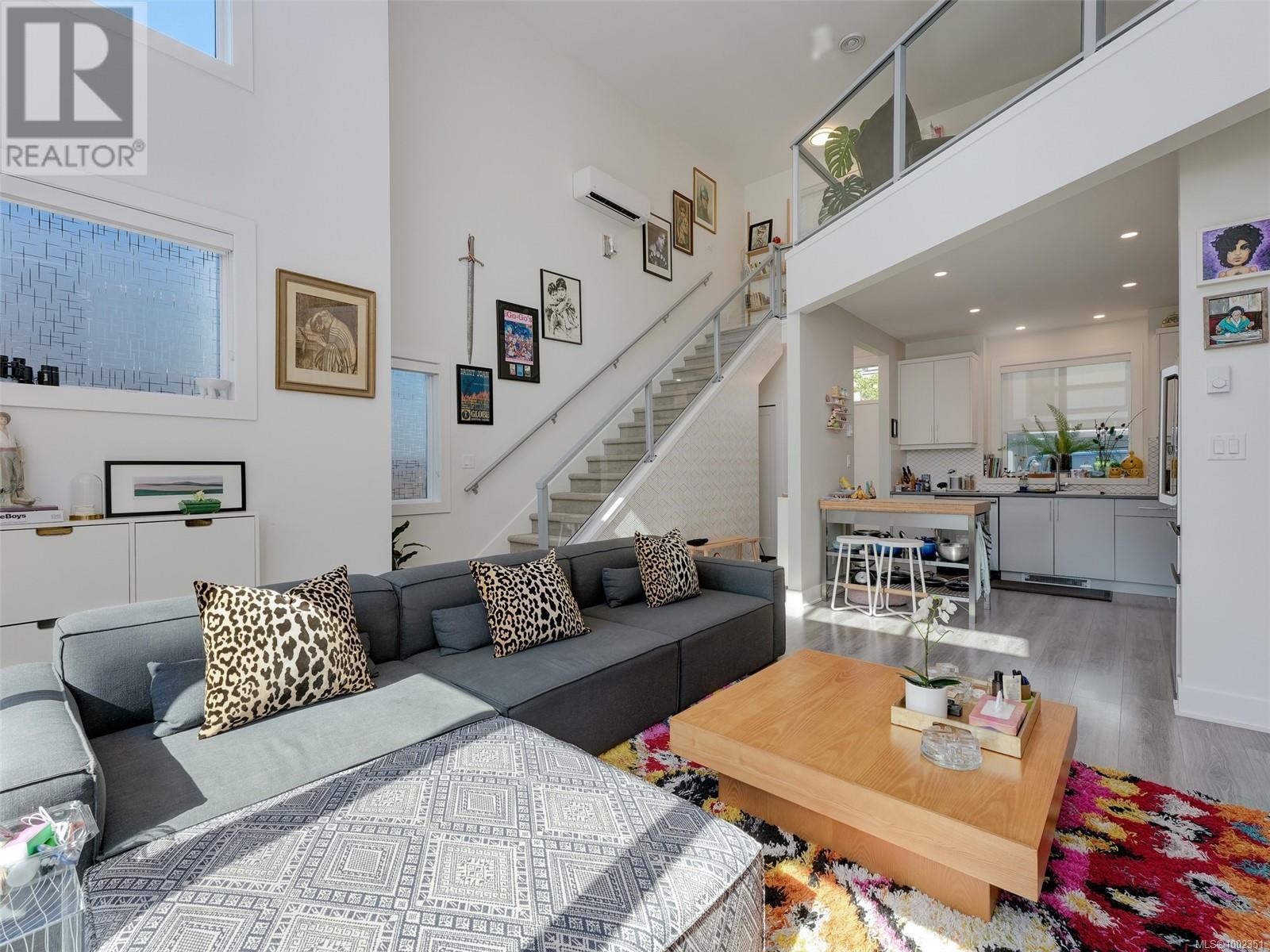Property at 1229 Solstice Cres image 3