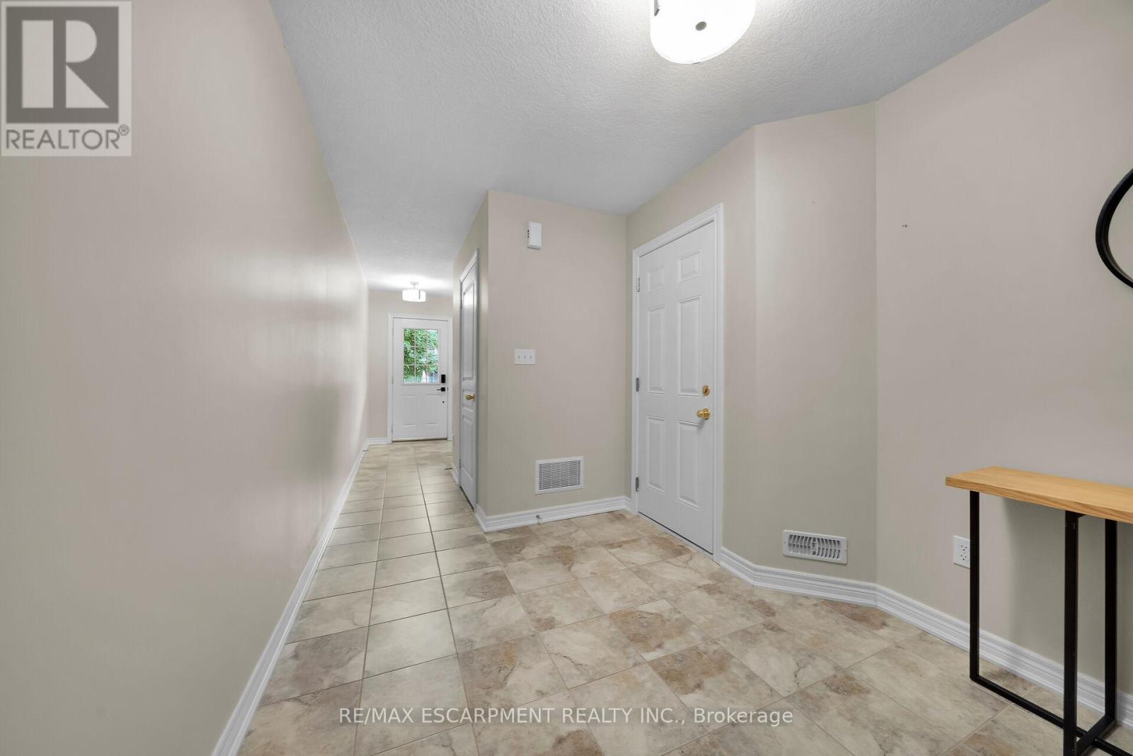 19 Nisbet Boulevard, Hamilton, Ontario  L8B 0T1 - Photo 5 - X12203996