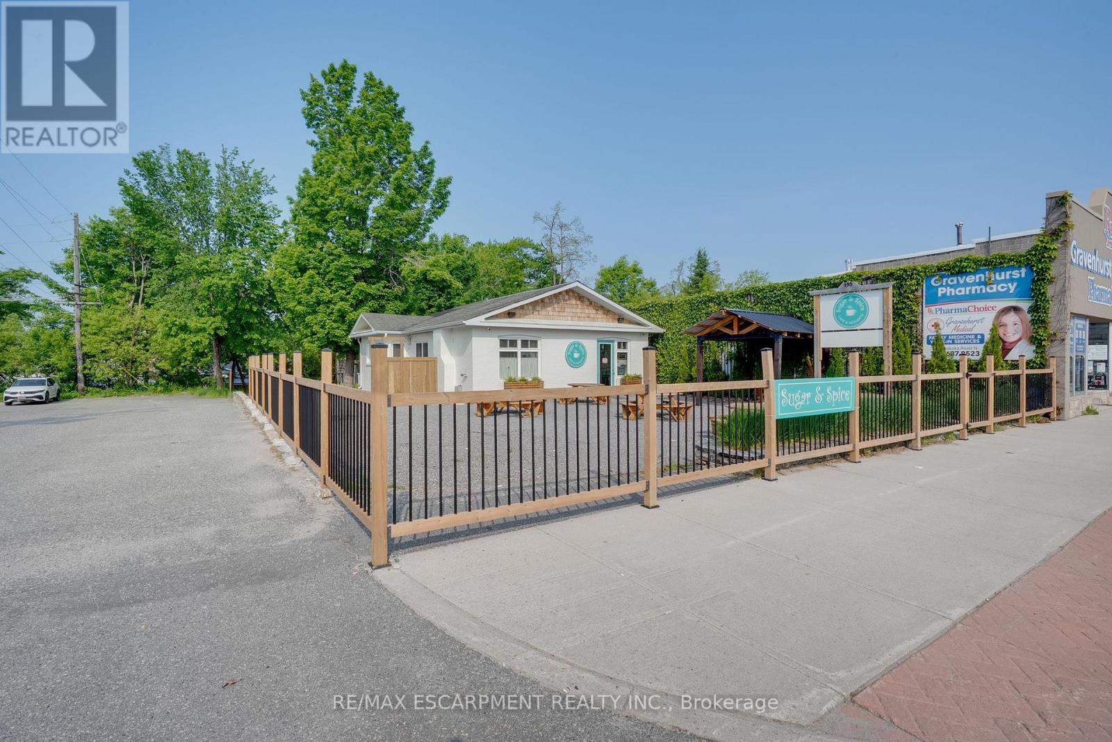 195 Muskoka Road, Gravenhurst, Ontario  P1P 1X2 - Photo 3 - X12204009