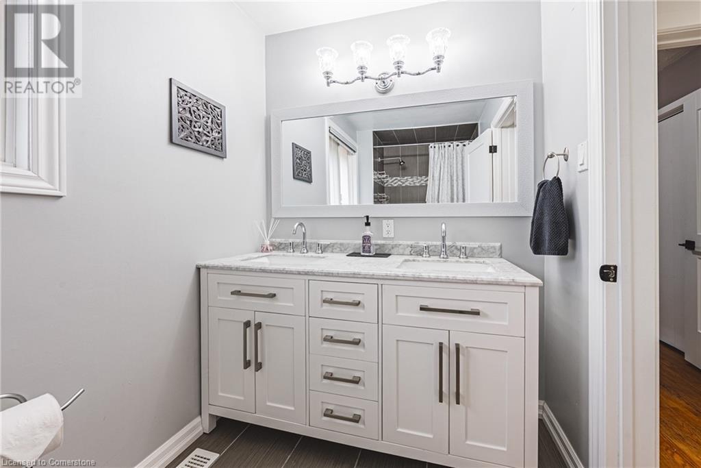 4 Manning Court, Hamilton, Ontario  L9A 3E5 - Photo 26 - 40738432