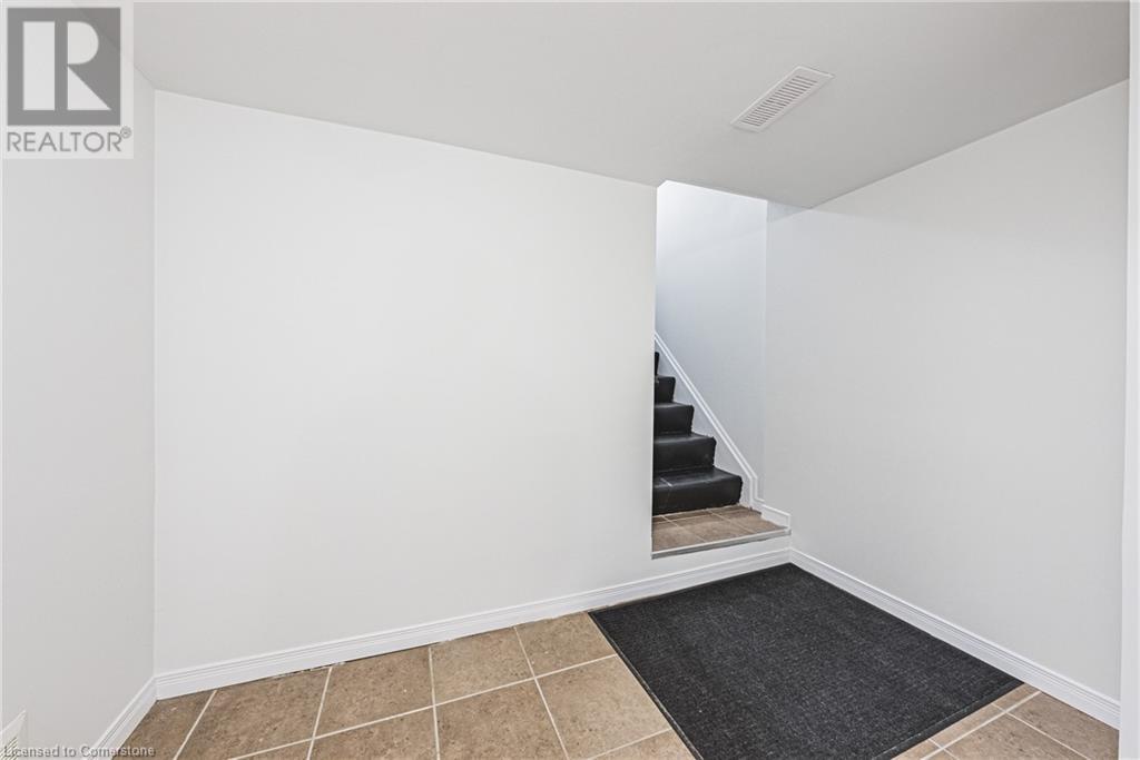 4 Manning Court, Hamilton, Ontario  L9A 3E5 - Photo 40 - 40738432