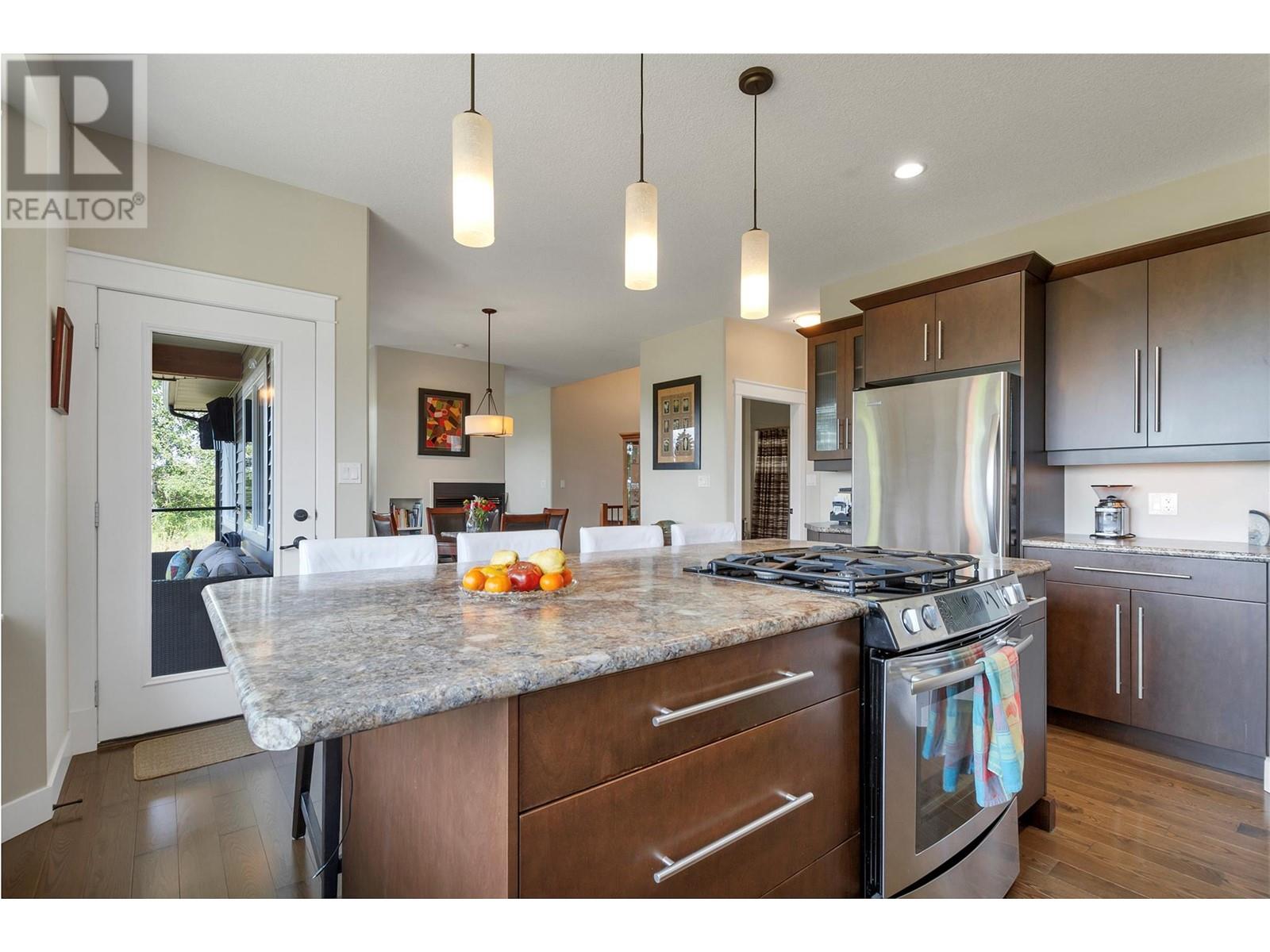 6518 Blackcomb Way, Vernon, British Columbia  V1B 4E1 - Photo 14 - 10351092