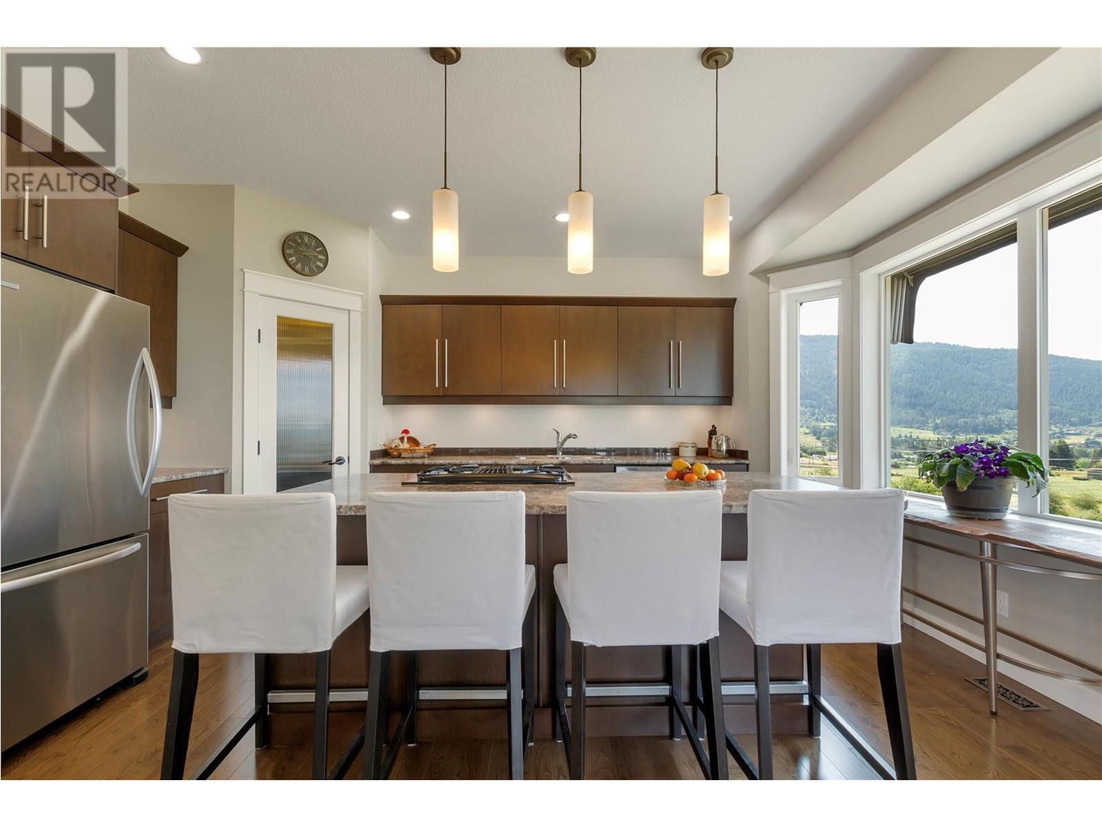 6518 Blackcomb Way, Vernon, British Columbia  V1B 4E1 - Photo 13 - 10351092