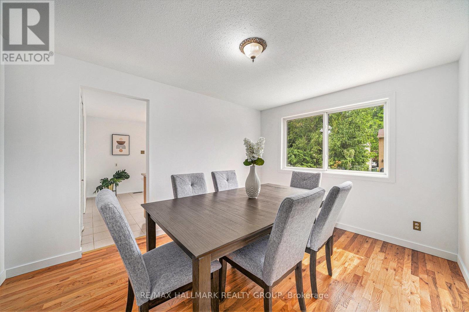 69 Farm Gate Crescent, Ottawa, Ontario  K2E 7N3 - Photo 10 - X12204043
