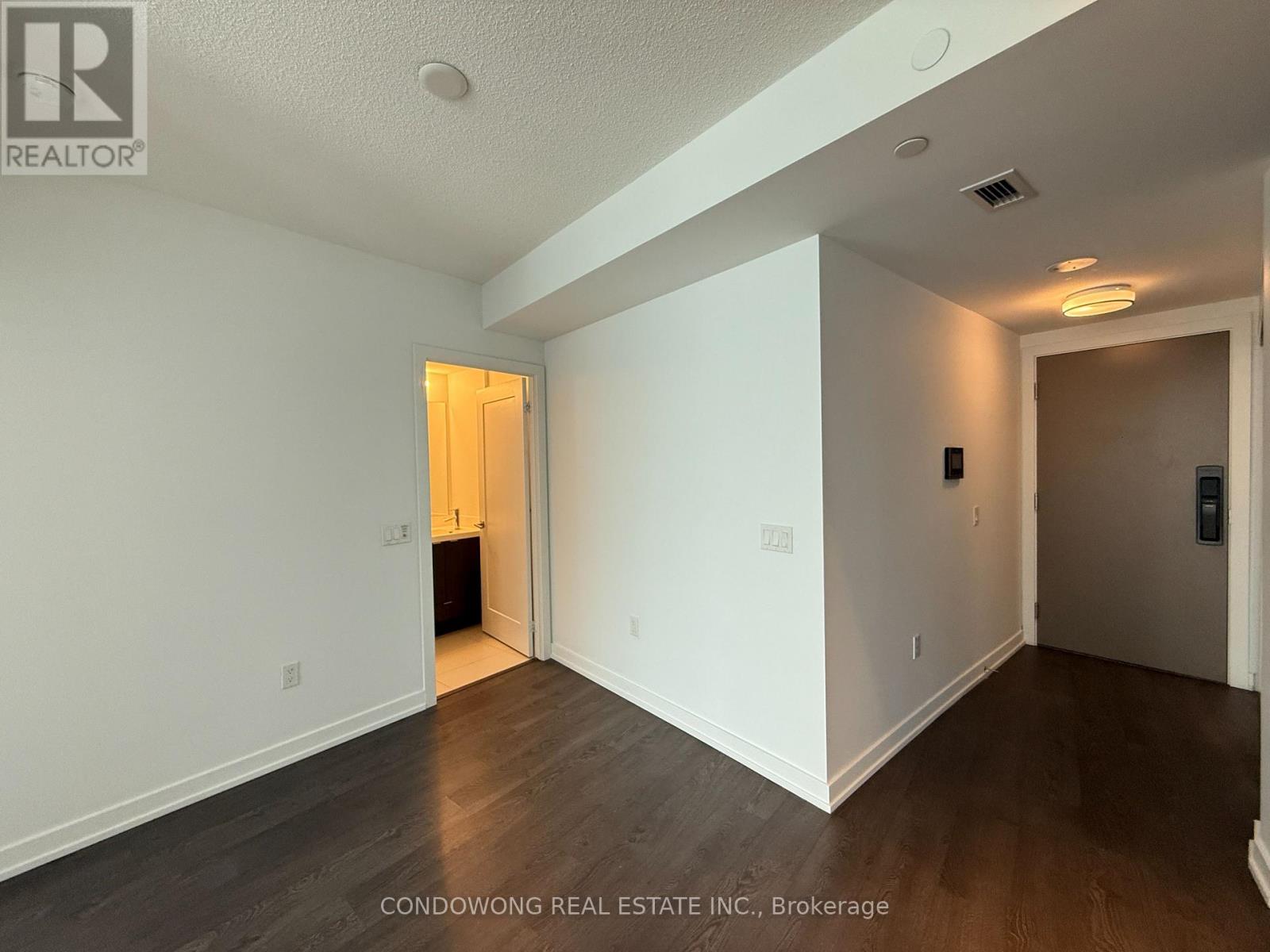 2012 - 10 York Street, Toronto, Ontario  M5J 0E1 - Photo 10 - C12204063
