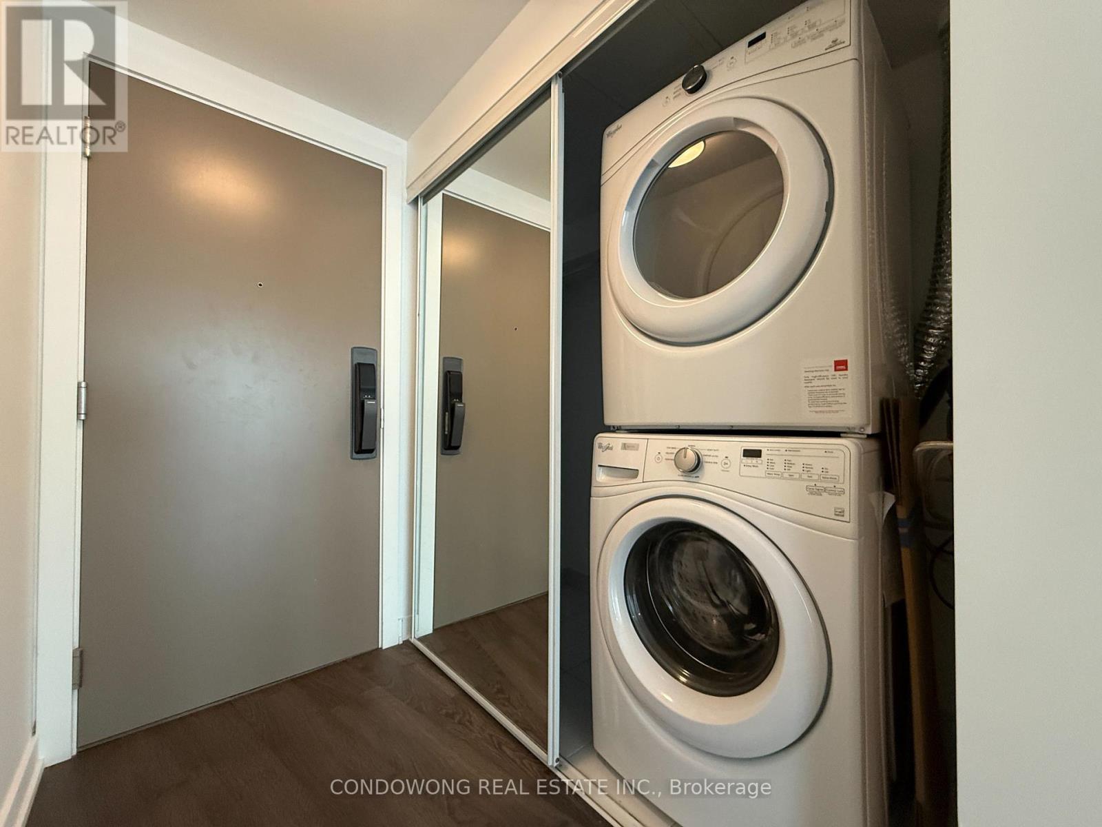 2012 - 10 York Street, Toronto, Ontario  M5J 0E1 - Photo 11 - C12204063