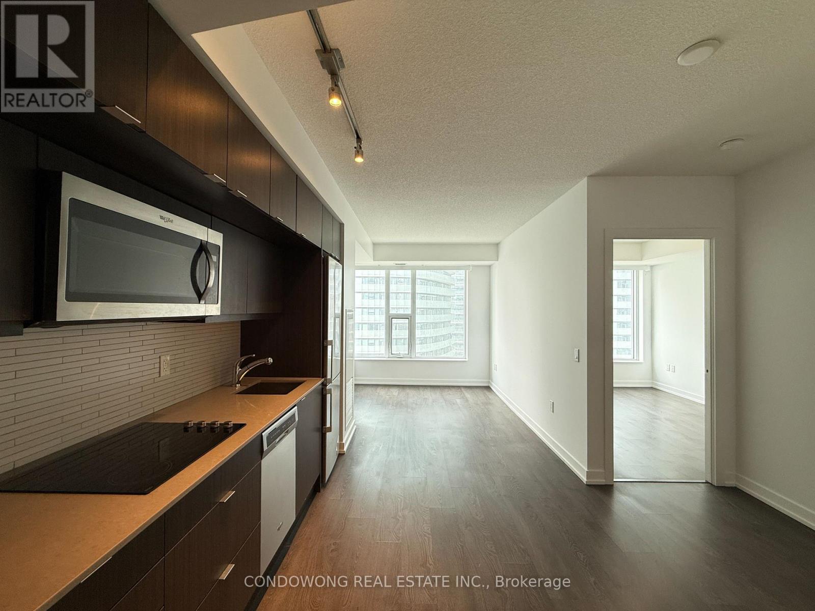 2012 - 10 York Street, Toronto, Ontario  M5J 0E1 - Photo 2 - C12204063