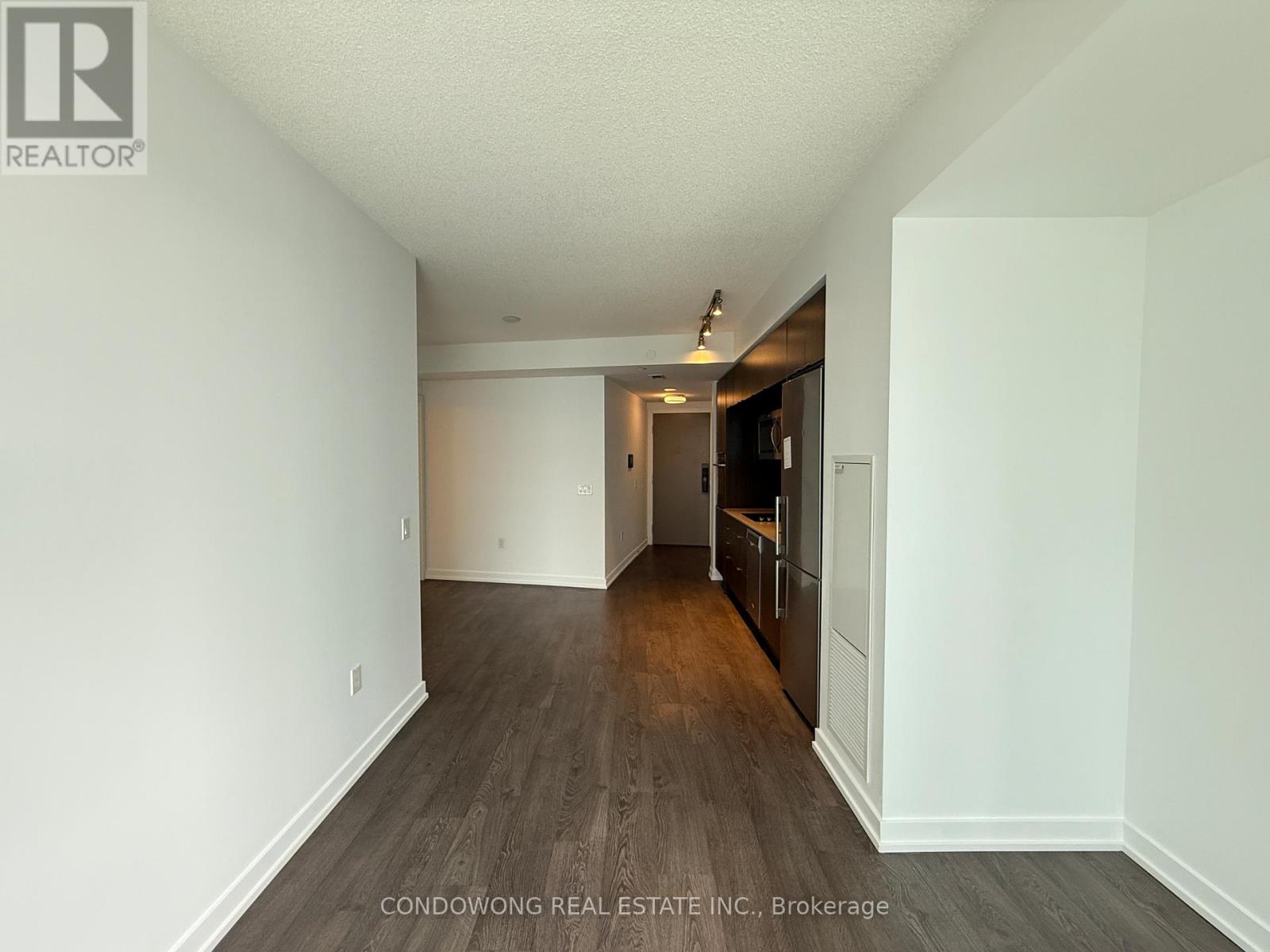 2012 - 10 York Street, Toronto, Ontario  M5J 0E1 - Photo 4 - C12204063