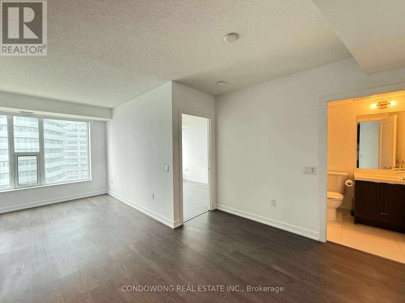 2012 - 10 York Street, Toronto, Ontario  M5J 0E1 - Photo 6 - C12204063