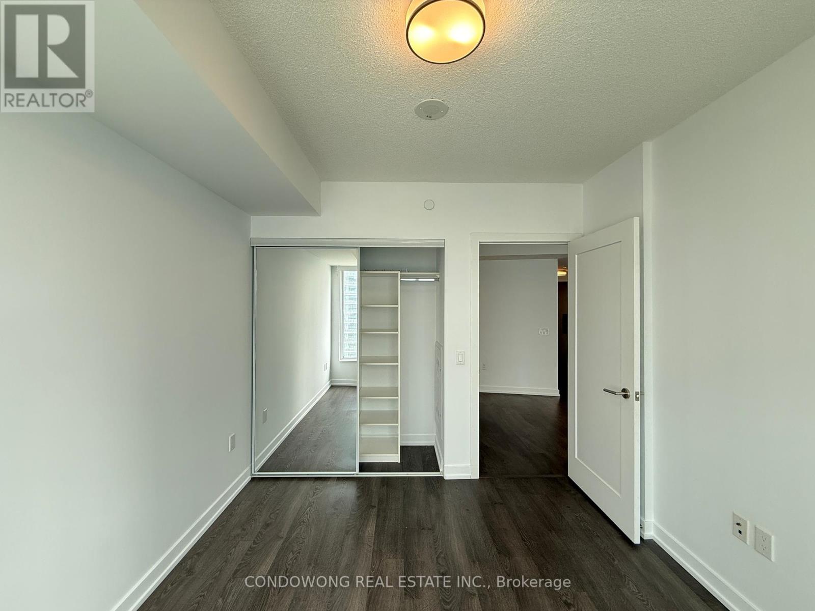 2012 - 10 York Street, Toronto, Ontario  M5J 0E1 - Photo 8 - C12204063