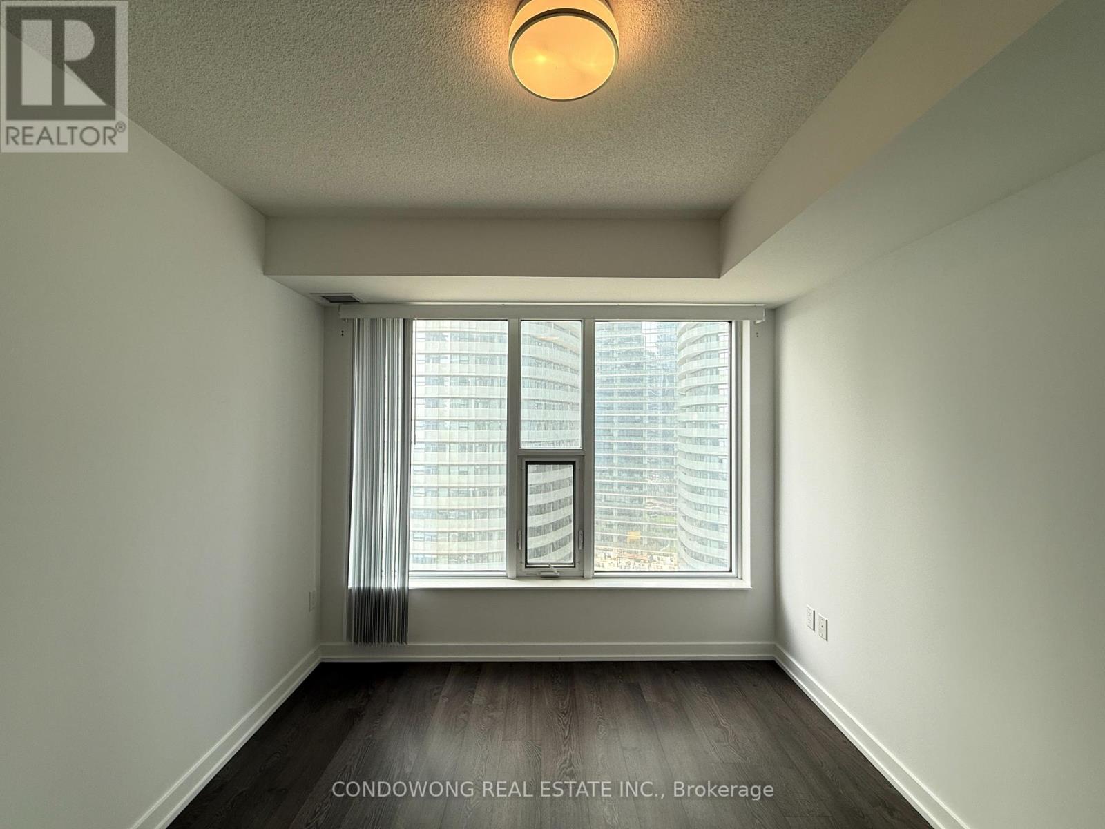 2012 - 10 York Street, Toronto, Ontario  M5J 0E1 - Photo 9 - C12204063