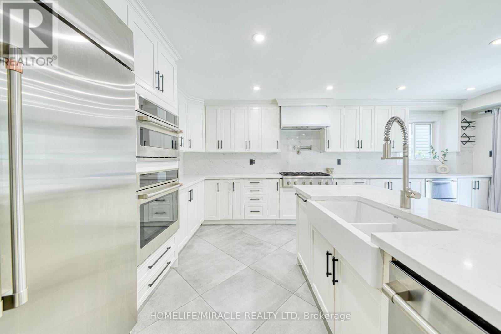 1350 Aldergrove Drive, Oshawa, Ontario  L1K 2Y6 - Photo 4 - E12204049