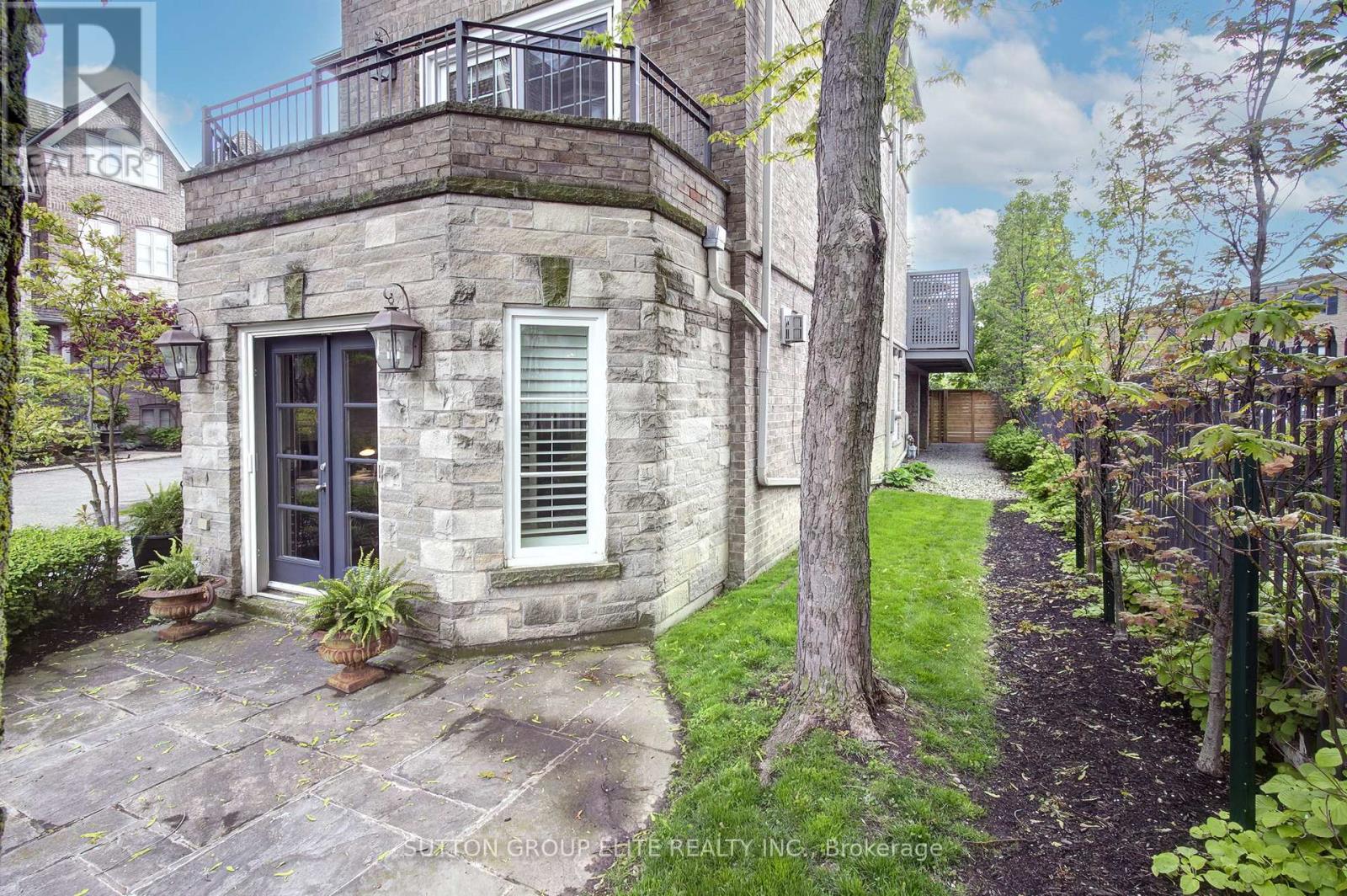 16 Nautical Lane, Toronto, Ontario  M8V 4E7 - Photo 7 - W12204028