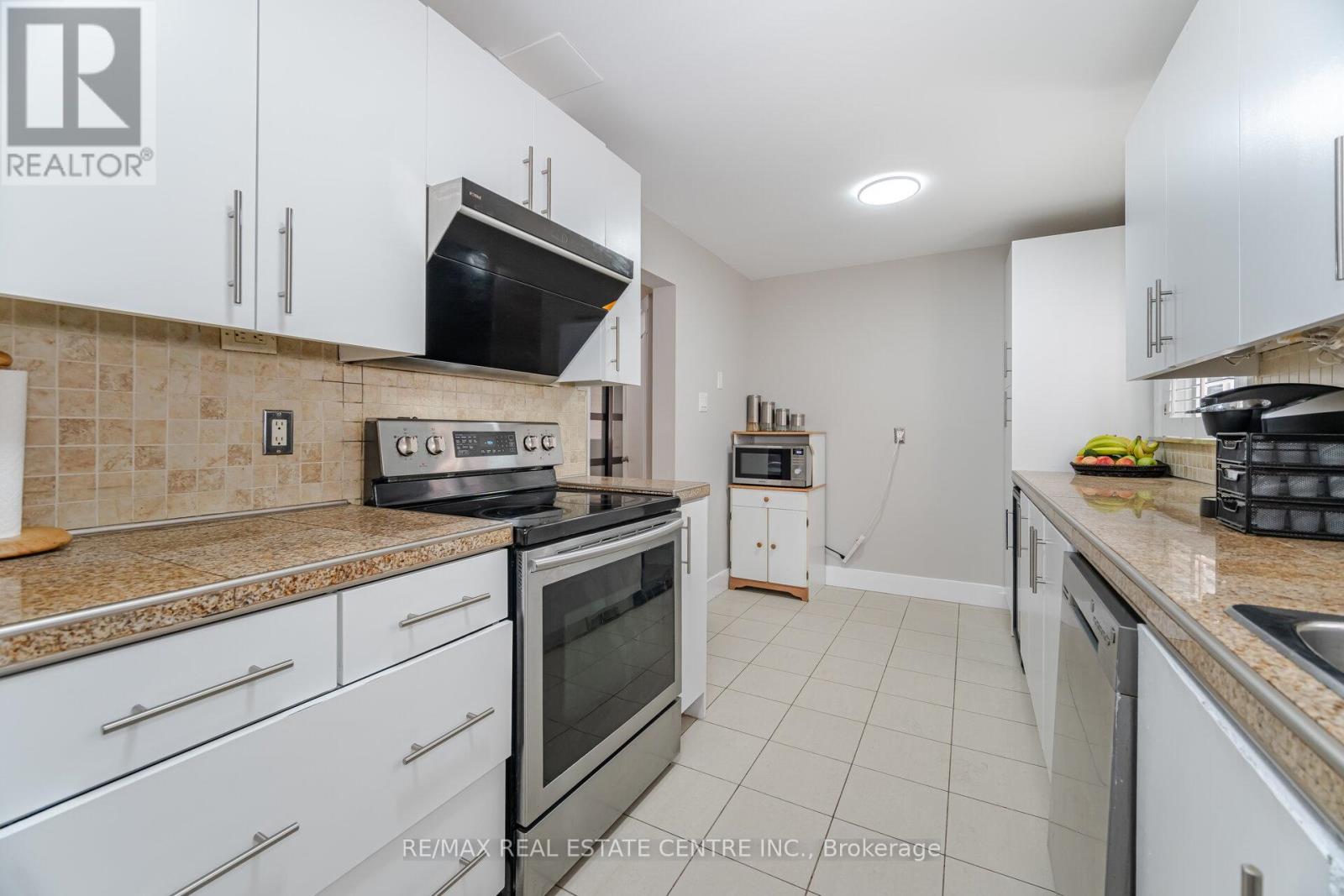 54 Royal Palm Drive, Brampton, Ontario  L6Z 1P6 - Photo 10 - W12204030