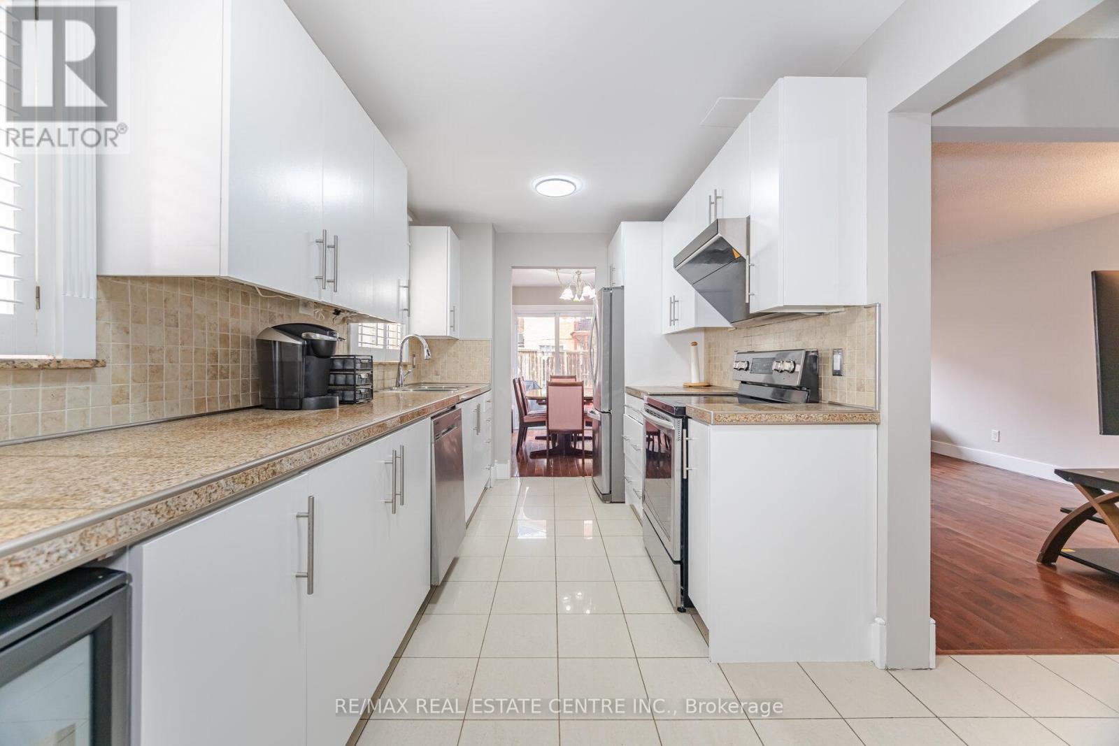 54 Royal Palm Drive, Brampton, Ontario  L6Z 1P6 - Photo 12 - W12204030
