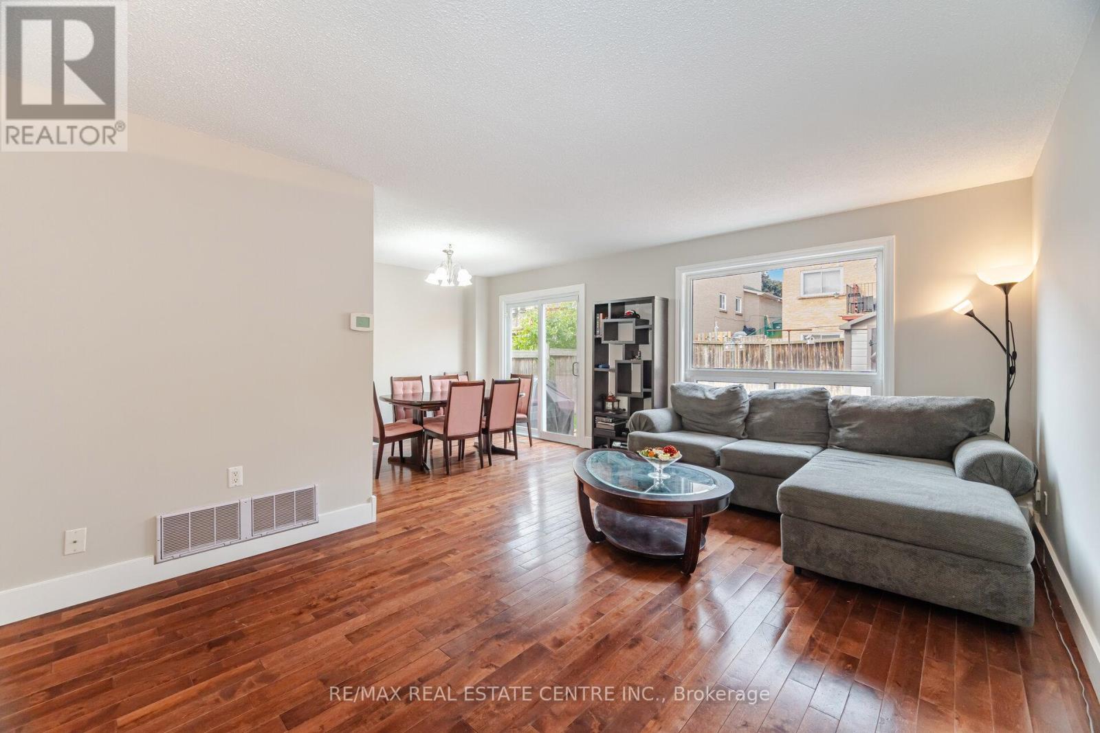 54 Royal Palm Drive, Brampton (Heart Lake East), Ontario  L6Z 1P6 - Photo 15 - W12204030