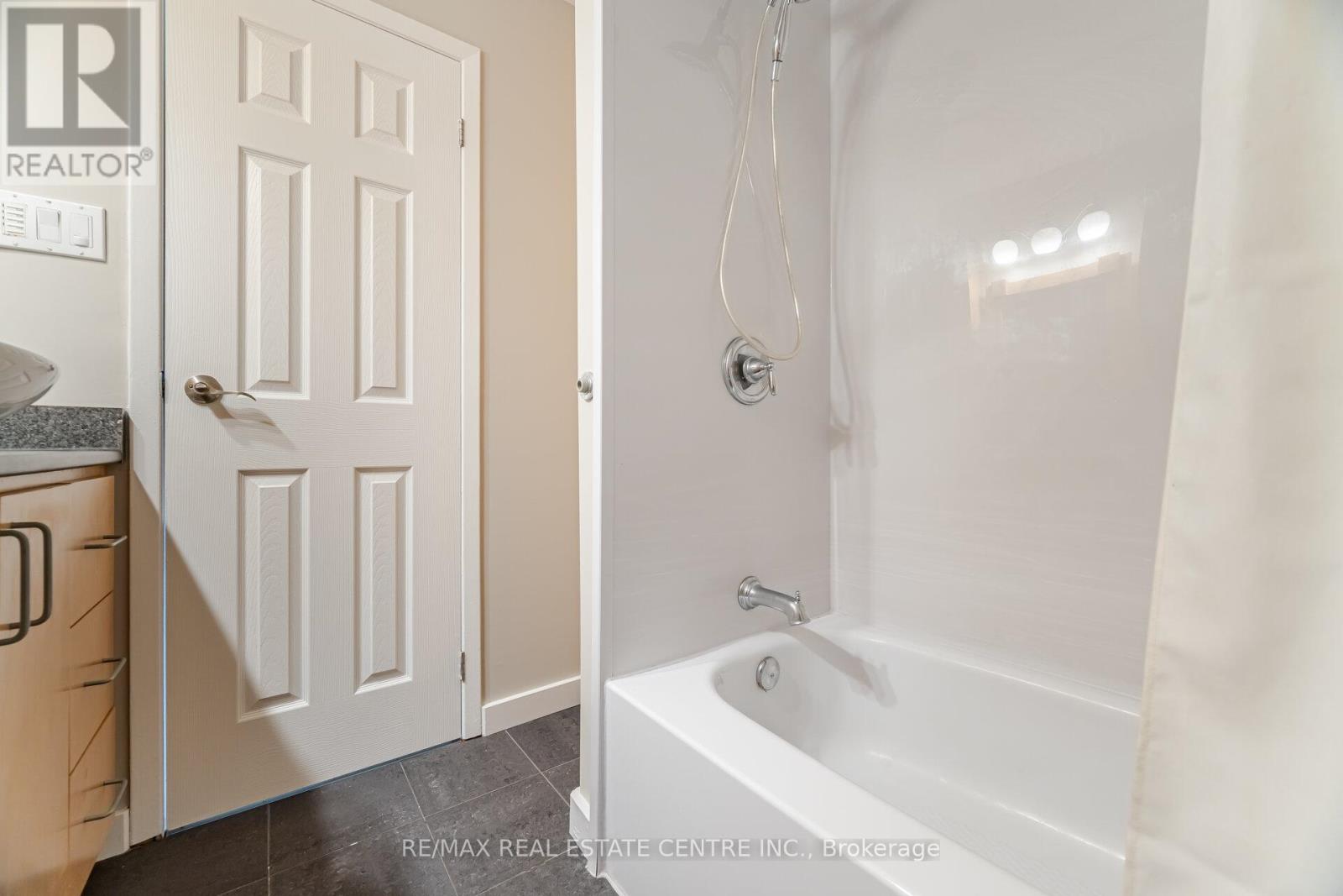 54 Royal Palm Drive, Brampton, Ontario  L6Z 1P6 - Photo 18 - W12204030