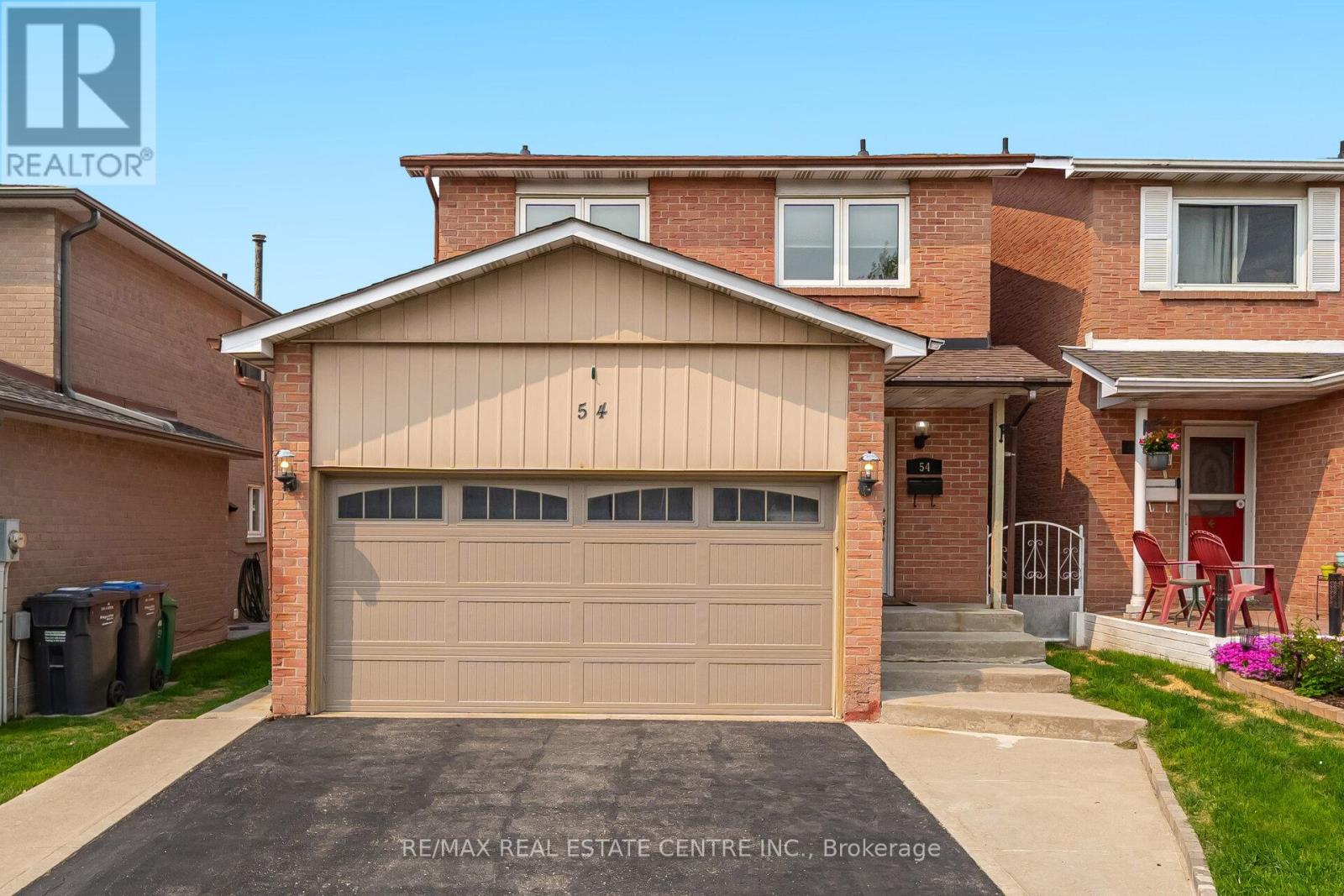 54 Royal Palm Drive, Brampton, Ontario  L6Z 1P6 - Photo 2 - W12204030