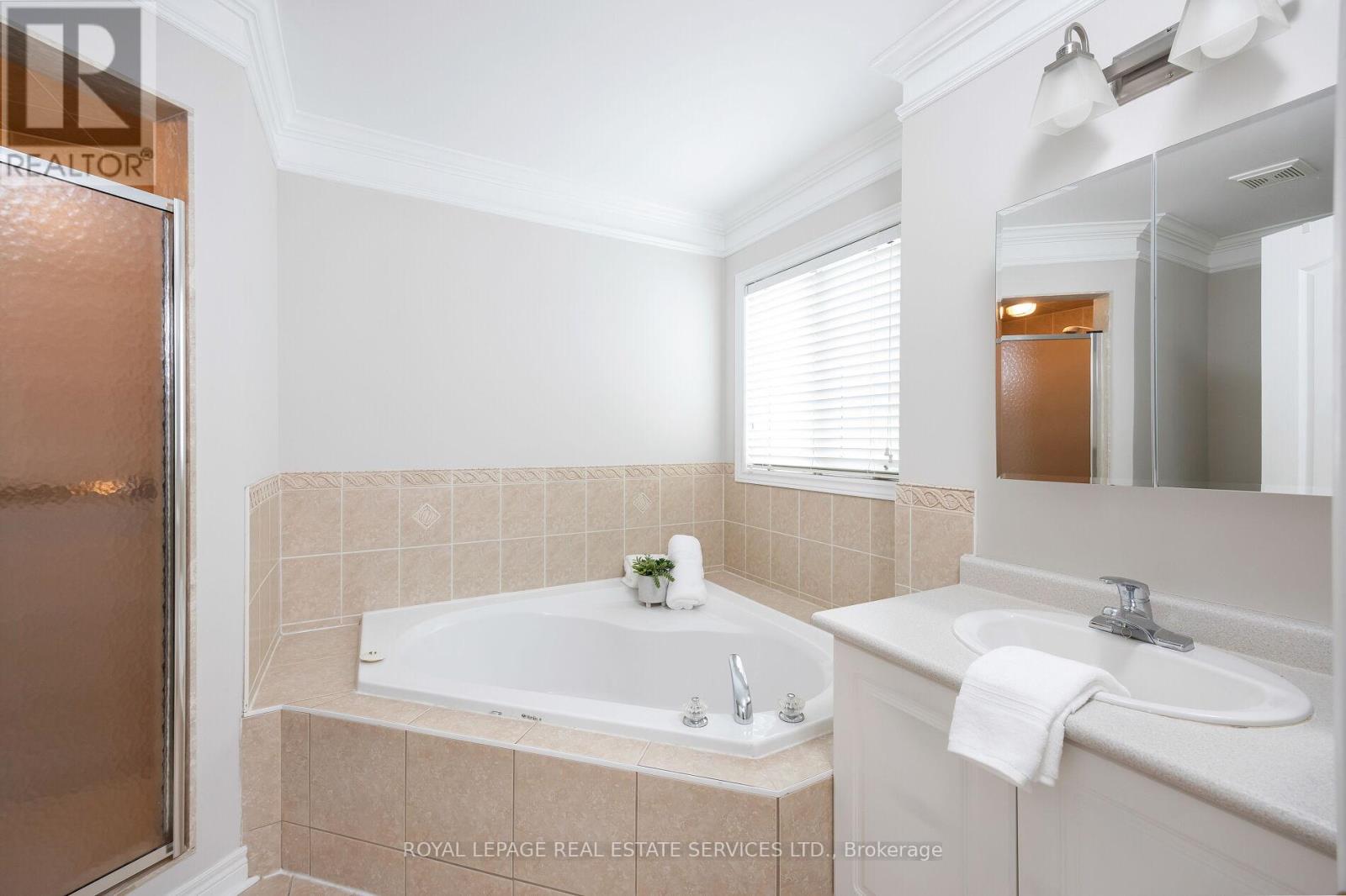 2145 Woodgate Drive, Oakville, Ontario  L6M 4E1 - Photo 24 - W12204041