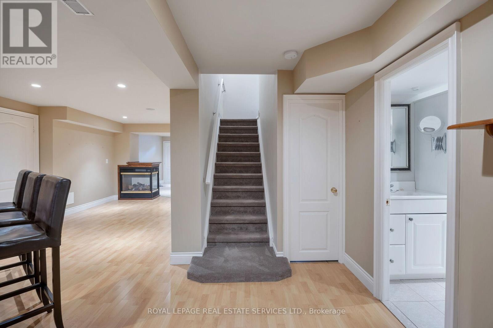 2145 Woodgate Drive, Oakville, Ontario  L6M 4E1 - Photo 32 - W12204041