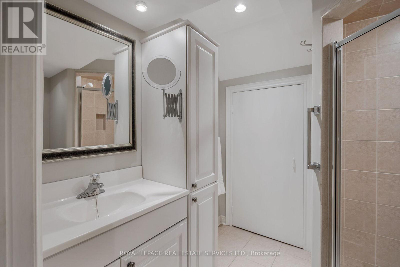2145 Woodgate Drive, Oakville, Ontario  L6M 4E1 - Photo 40 - W12204041