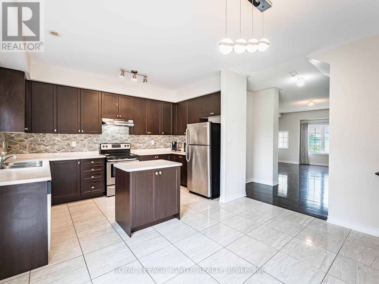 54 - 37 Aspen Hills Road, Brampton, Ontario  L6Y 6E4 - Photo 8 - W12204047