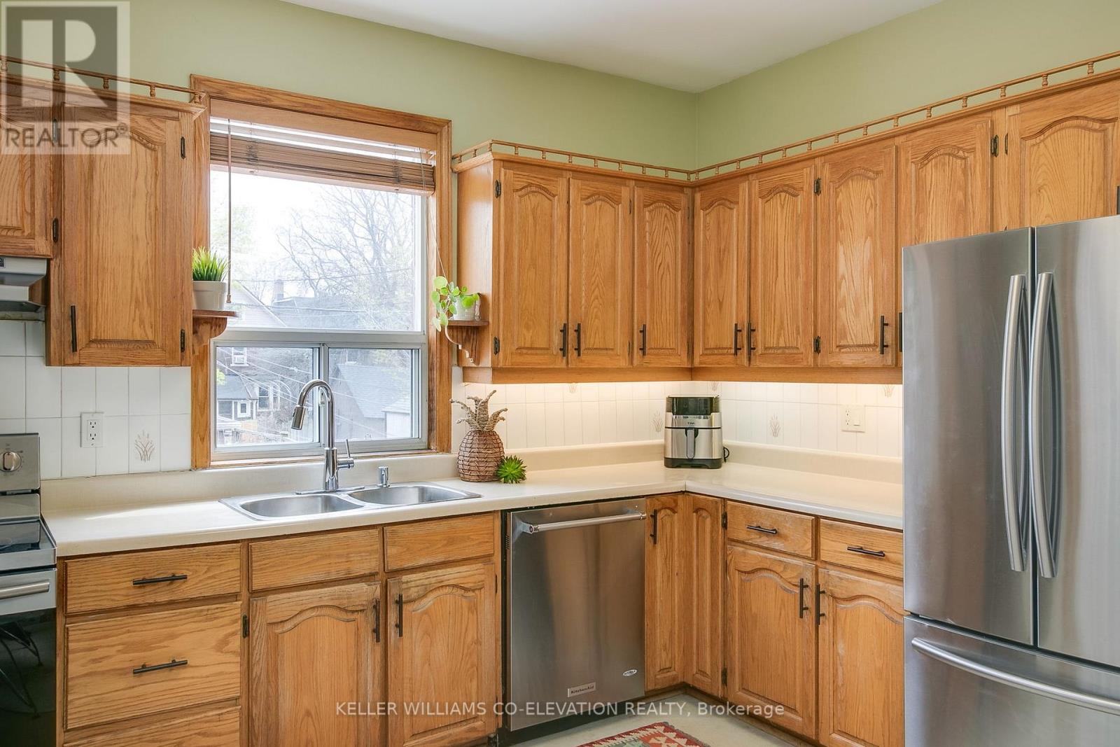 165 Galley Avenue, Toronto, Ontario  M6R 1H3 - Photo 16 - W12204051