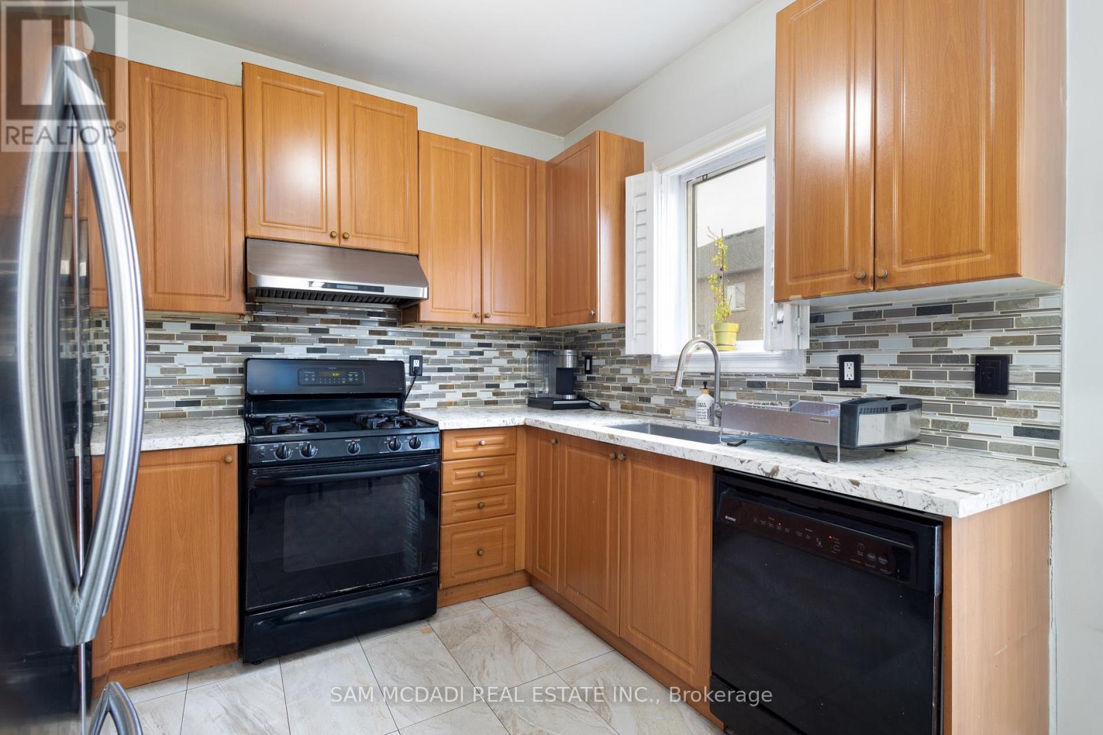 2530 Nichols Drive, Oakville, Ontario  L6H 7L3 - Photo 16 - W12204052