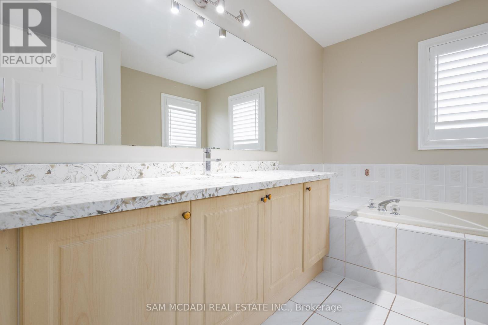2530 Nichols Drive, Oakville, Ontario  L6H 7L3 - Photo 30 - W12204052