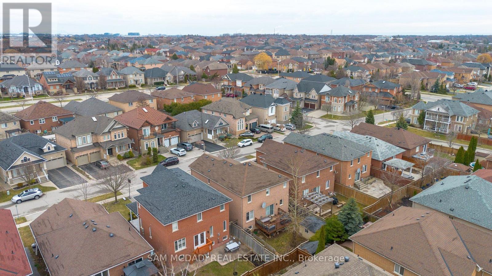 2530 Nichols Drive, Oakville, Ontario  L6H 7L3 - Photo 4 - W12204052