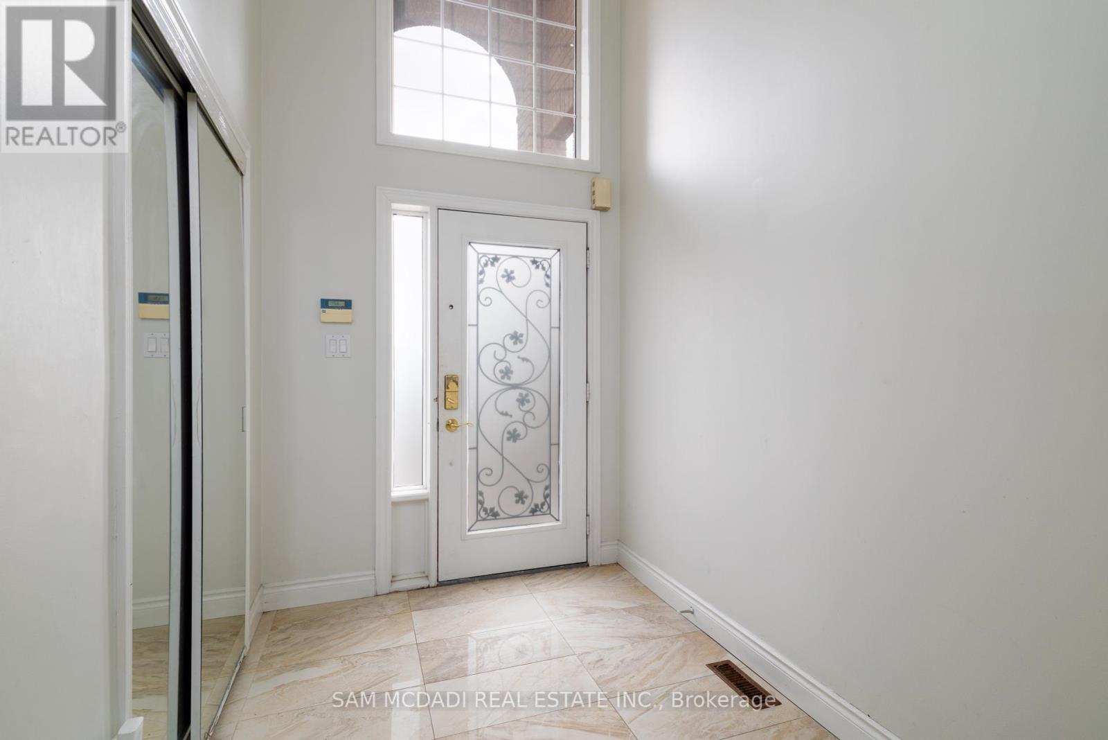 2530 Nichols Drive, Oakville, Ontario  L6H 7L3 - Photo 7 - W12204052